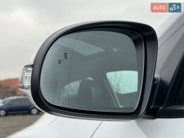 Белый Хендай Kona Electric, объемом двигателя 0 л и пробегом 111 тыс. км за 18570 $, фото 17 на Automoto.ua