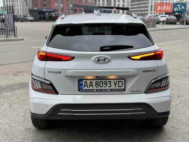Белый Хендай Kona Electric, объемом двигателя 0 л и пробегом 64 тыс. км за 21499 $, фото 23 на Automoto.ua