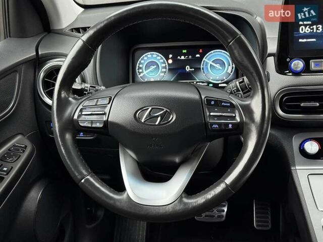 Белый Хендай Kona Electric, объемом двигателя 0 л и пробегом 64 тыс. км за 21499 $, фото 48 на Automoto.ua