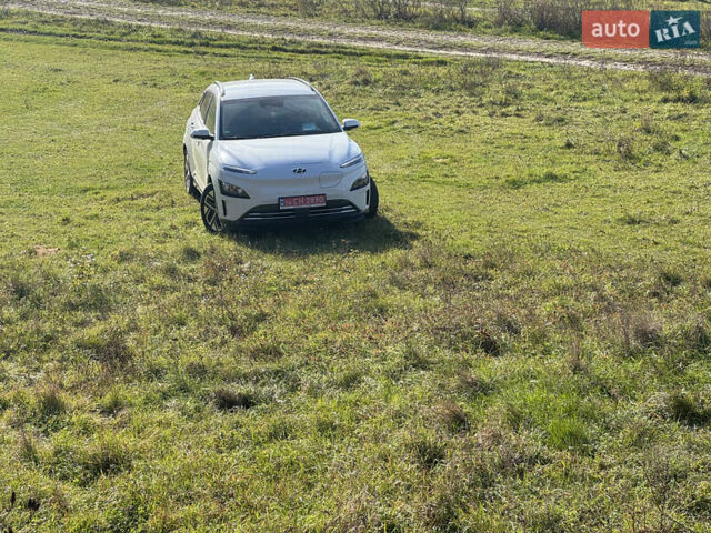 Белый Хендай Kona Electric, объемом двигателя 0 л и пробегом 101 тыс. км за 19800 $, фото 9 на Automoto.ua