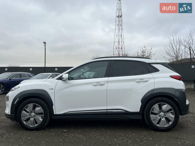 Белый Хендай Kona Electric, объемом двигателя 0 л и пробегом 111 тыс. км за 18570 $, фото 4 на Automoto.ua