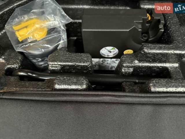 Белый Хендай Kona Electric, объемом двигателя 0 л и пробегом 92 тыс. км за 17950 $, фото 108 на Automoto.ua