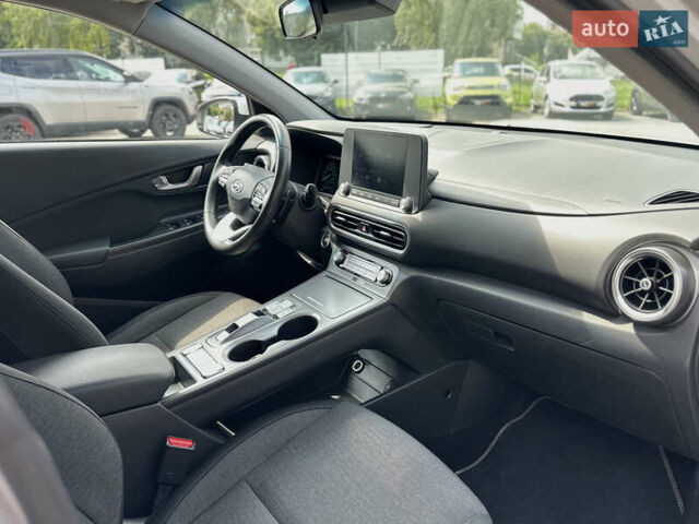 Білий Хендай Kona Electric, об'ємом двигуна 0 л та пробігом 93 тис. км за 18900 $, фото 34 на Automoto.ua