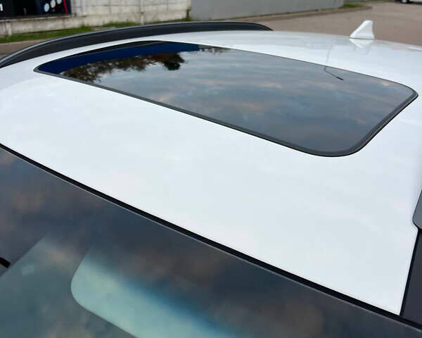 Белый Хендай Kona Electric, объемом двигателя 0 л и пробегом 120 тыс. км за 19550 $, фото 25 на Automoto.ua