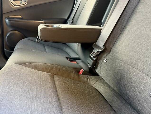 Білий Хендай Kona Electric, об'ємом двигуна 0 л та пробігом 64 тис. км за 16950 $, фото 101 на Automoto.ua