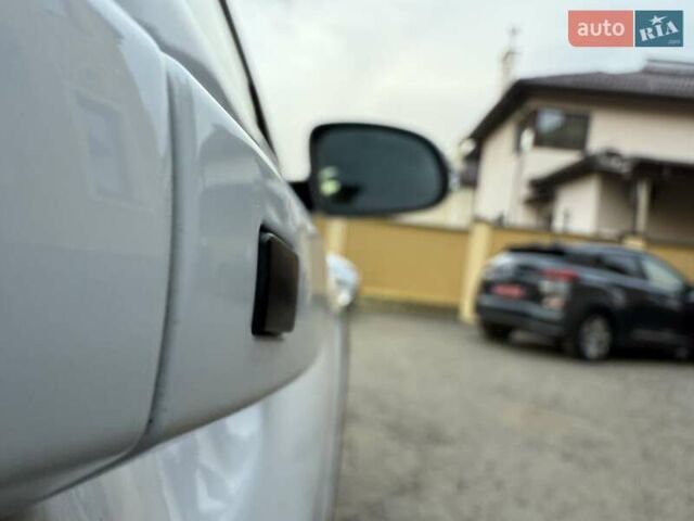 Белый Хендай Kona Electric, объемом двигателя 0 л и пробегом 92 тыс. км за 17950 $, фото 38 на Automoto.ua