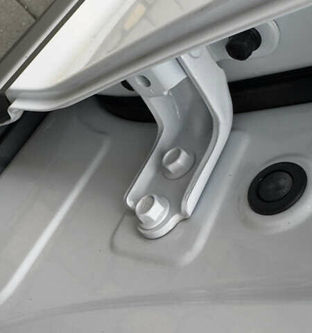 Белый Хендай Kona Electric, объемом двигателя 0 л и пробегом 124 тыс. км за 17494 $, фото 52 на Automoto.ua