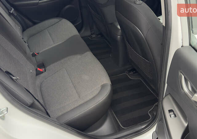 Белый Хендай Kona Electric, объемом двигателя 0 л и пробегом 124 тыс. км за 17494 $, фото 54 на Automoto.ua