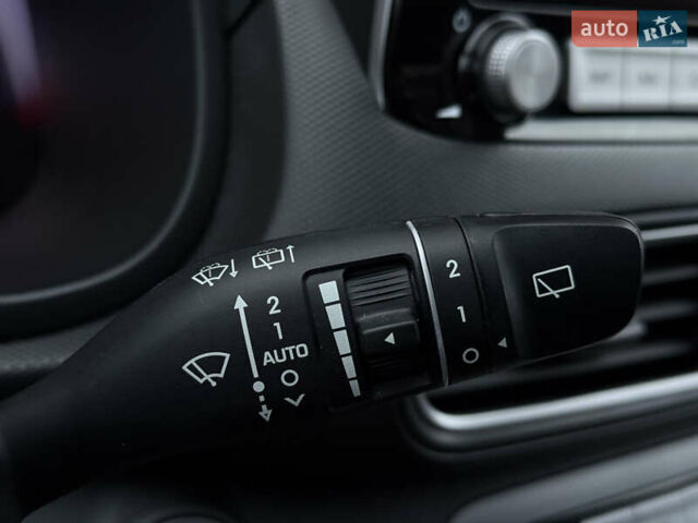 Белый Хендай Kona Electric, объемом двигателя 0 л и пробегом 98 тыс. км за 18999 $, фото 46 на Automoto.ua