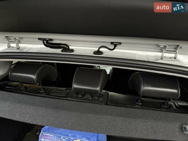 Белый Хендай Kona Electric, объемом двигателя 0 л и пробегом 92 тыс. км за 17950 $, фото 105 на Automoto.ua