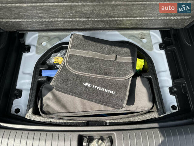 Білий Хендай Kona Electric, об'ємом двигуна 0 л та пробігом 93 тис. км за 18900 $, фото 20 на Automoto.ua