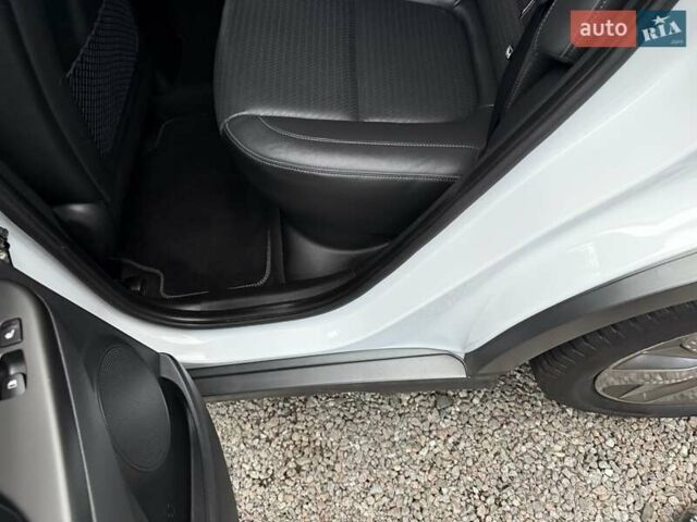 Белый Хендай Kona Electric, объемом двигателя 0 л и пробегом 92 тыс. км за 17950 $, фото 95 на Automoto.ua