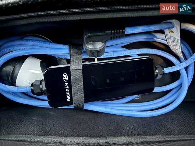 Белый Хендай Kona Electric, объемом двигателя 0 л и пробегом 78 тыс. км за 17250 $, фото 100 на Automoto.ua