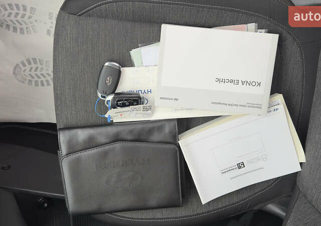 Белый Хендай Kona Electric, объемом двигателя 0 л и пробегом 124 тыс. км за 17494 $, фото 47 на Automoto.ua