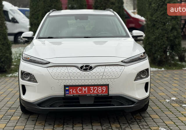 Белый Хендай Kona Electric, объемом двигателя 0 л и пробегом 124 тыс. км за 17494 $, фото 11 на Automoto.ua