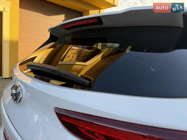 Білий Хендай Kona Electric, об'ємом двигуна 0 л та пробігом 64 тис. км за 16950 $, фото 40 на Automoto.ua