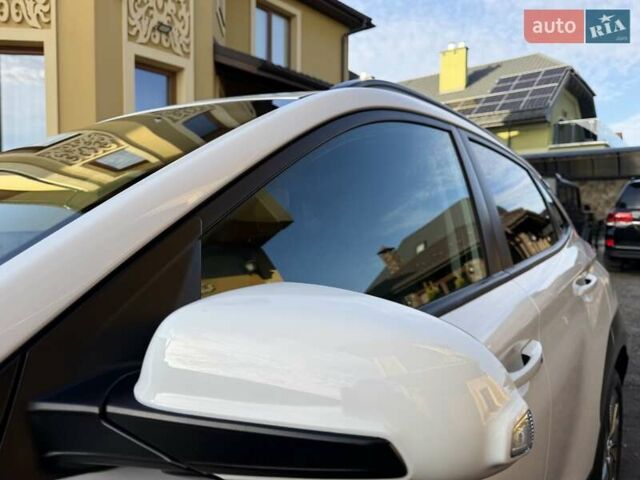 Білий Хендай Kona Electric, об'ємом двигуна 0 л та пробігом 64 тис. км за 16950 $, фото 27 на Automoto.ua