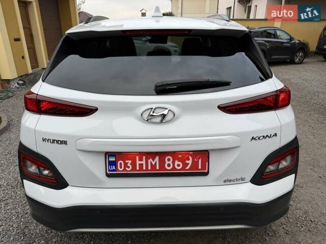 Белый Хендай Kona Electric, объемом двигателя 0 л и пробегом 92 тыс. км за 17950 $, фото 6 на Automoto.ua