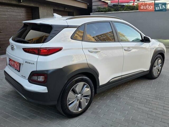 Білий Хендай Kona Electric, об'ємом двигуна 0 л та пробігом 113 тис. км за 18199 $, фото 10 на Automoto.ua