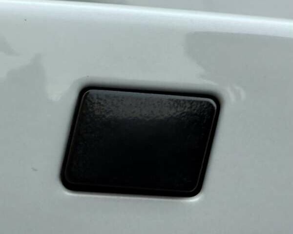 Белый Хендай Kona Electric, объемом двигателя 0 л и пробегом 92 тыс. км за 17950 $, фото 40 на Automoto.ua