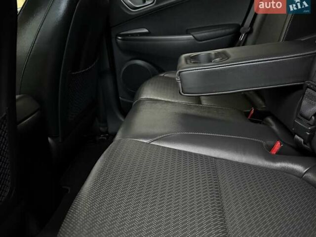 Белый Хендай Kona Electric, объемом двигателя 0 л и пробегом 92 тыс. км за 17950 $, фото 98 на Automoto.ua