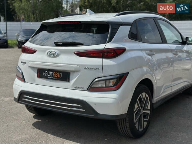 Білий Хендай Kona Electric, об'ємом двигуна 0 л та пробігом 93 тис. км за 18900 $, фото 23 на Automoto.ua