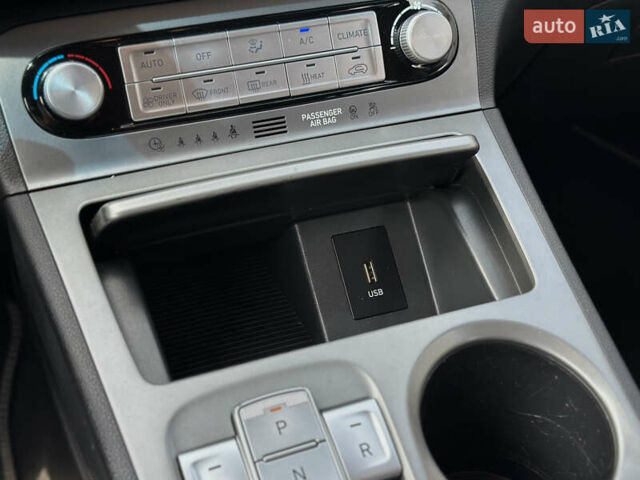 Білий Хендай Kona Electric, об'ємом двигуна 0 л та пробігом 93 тис. км за 18900 $, фото 47 на Automoto.ua