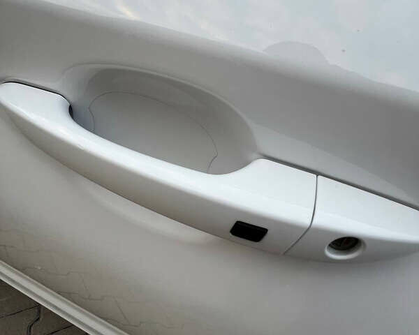 Белый Хендай Kona Electric, объемом двигателя 0 л и пробегом 120 тыс. км за 19550 $, фото 15 на Automoto.ua