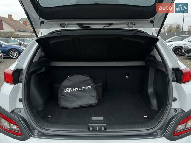 Білий Хендай Kona Electric, об'ємом двигуна 0 л та пробігом 70 тис. км за 19828 $, фото 38 на Automoto.ua