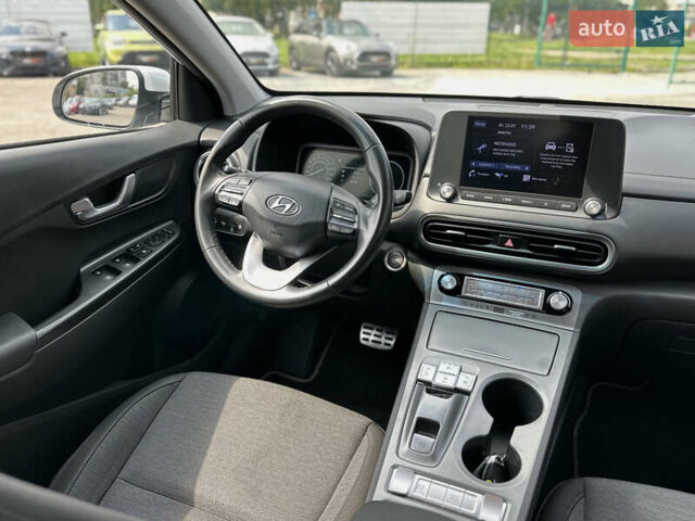Білий Хендай Kona Electric, об'ємом двигуна 0 л та пробігом 93 тис. км за 18900 $, фото 36 на Automoto.ua