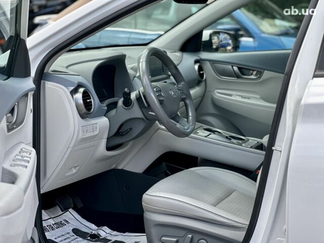 Белый Хендай Kona Electric, объемом двигателя 0 л и пробегом 149 тыс. км за 15350 $, фото 11 на Automoto.ua