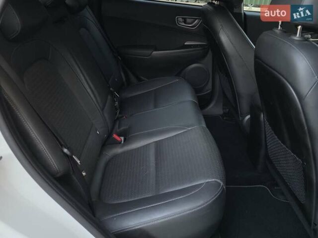 Білий Хендай Kona Electric, об'ємом двигуна 0 л та пробігом 113 тис. км за 18199 $, фото 35 на Automoto.ua