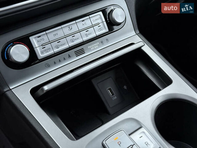 Белый Хендай Kona Electric, объемом двигателя 0 л и пробегом 98 тыс. км за 18999 $, фото 22 на Automoto.ua