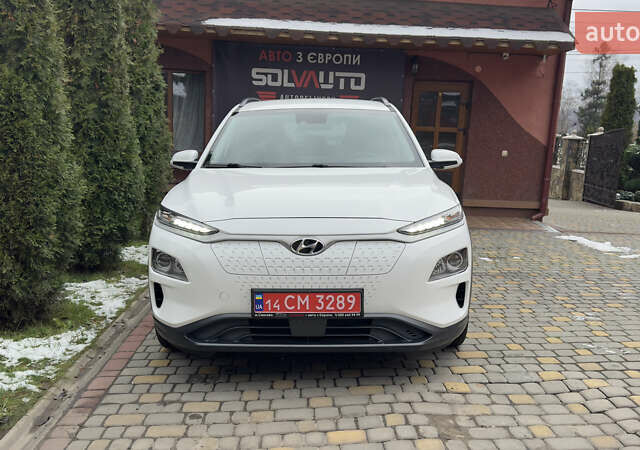 Белый Хендай Kona Electric, объемом двигателя 0 л и пробегом 124 тыс. км за 17494 $, фото 2 на Automoto.ua