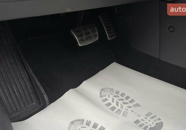 Белый Хендай Kona Electric, объемом двигателя 0 л и пробегом 124 тыс. км за 17494 $, фото 23 на Automoto.ua