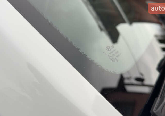 Белый Хендай Kona Electric, объемом двигателя 0 л и пробегом 124 тыс. км за 17494 $, фото 36 на Automoto.ua