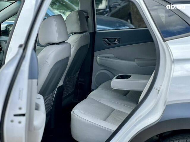 Белый Хендай Kona Electric, объемом двигателя 0 л и пробегом 149 тыс. км за 15350 $, фото 18 на Automoto.ua