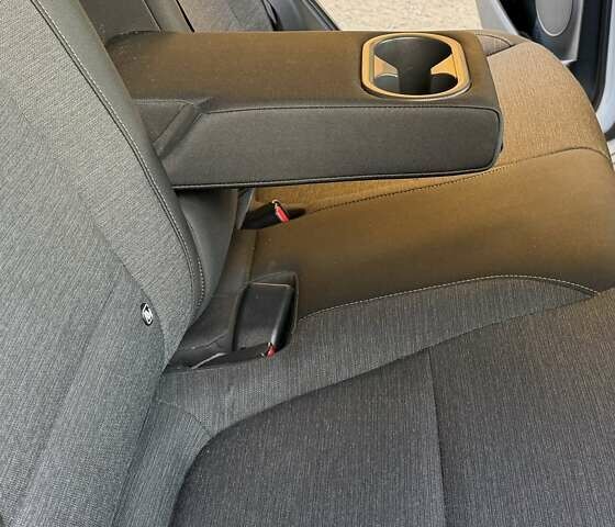 Білий Хендай Kona Electric, об'ємом двигуна 0 л та пробігом 64 тис. км за 16950 $, фото 71 на Automoto.ua