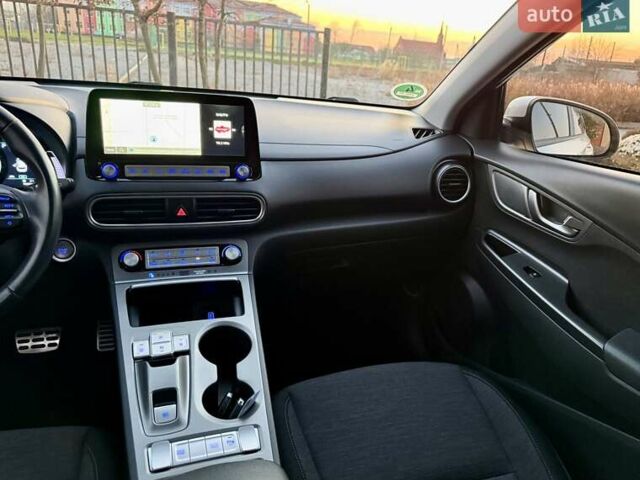 Белый Хендай Kona Electric, объемом двигателя 0 л и пробегом 78 тыс. км за 17250 $, фото 93 на Automoto.ua