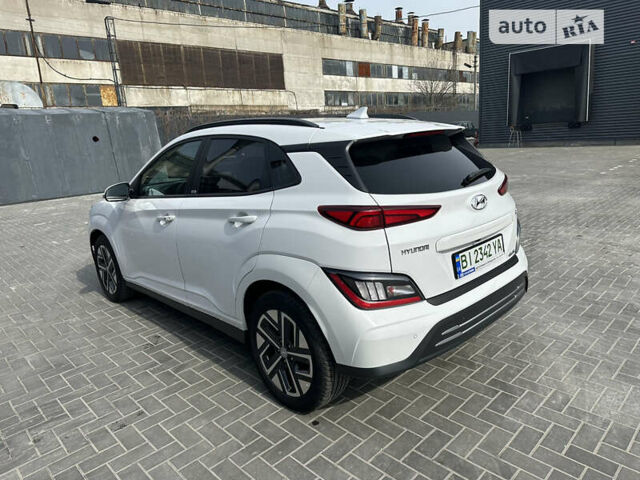 Белый Хендай Kona Electric, объемом двигателя 0 л и пробегом 52 тыс. км за 23400 $, фото 3 на Automoto.ua