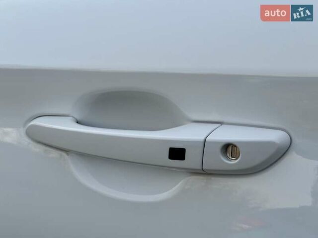 Белый Хендай Kona Electric, объемом двигателя 0 л и пробегом 78 тыс. км за 17250 $, фото 31 на Automoto.ua