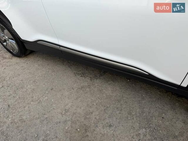 Білий Хендай Kona Electric, об'ємом двигуна 0 л та пробігом 64 тис. км за 16950 $, фото 33 на Automoto.ua