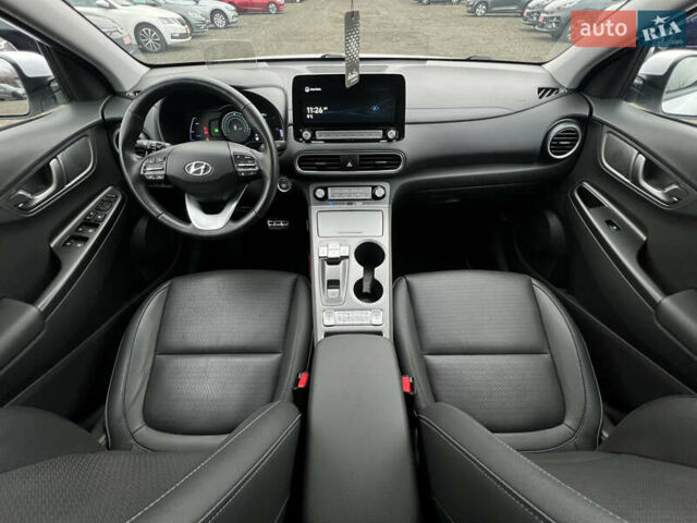 Белый Хендай Kona Electric, объемом двигателя 0 л и пробегом 111 тыс. км за 18570 $, фото 57 на Automoto.ua