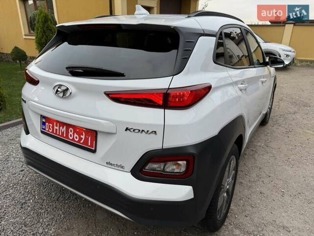 Белый Хендай Kona Electric, объемом двигателя 0 л и пробегом 92 тыс. км за 17950 $, фото 7 на Automoto.ua