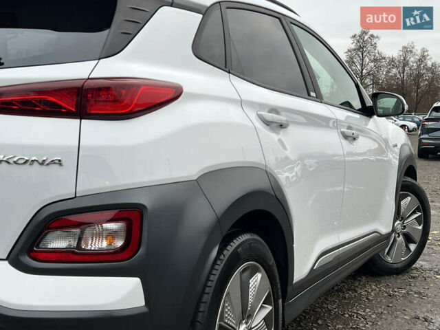 Білий Хендай Kona Electric, об'ємом двигуна 0 л та пробігом 70 тис. км за 19828 $, фото 12 на Automoto.ua