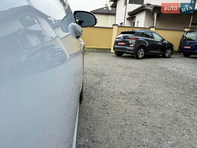 Белый Хендай Kona Electric, объемом двигателя 0 л и пробегом 92 тыс. км за 17950 $, фото 32 на Automoto.ua