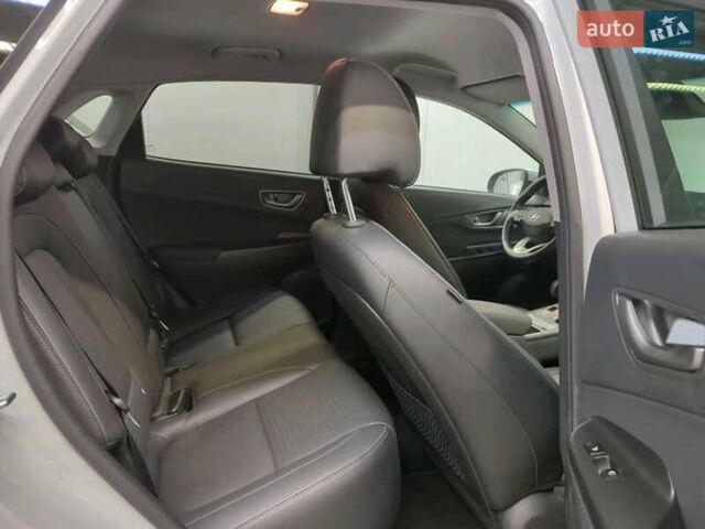 Білий Хендай Kona Electric, об'ємом двигуна 0 л та пробігом 100 тис. км за 19700 $, фото 15 на Automoto.ua