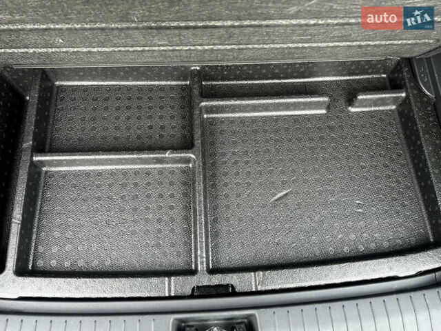 Белый Хендай Kona Electric, объемом двигателя 0 л и пробегом 111 тыс. км за 18570 $, фото 41 на Automoto.ua