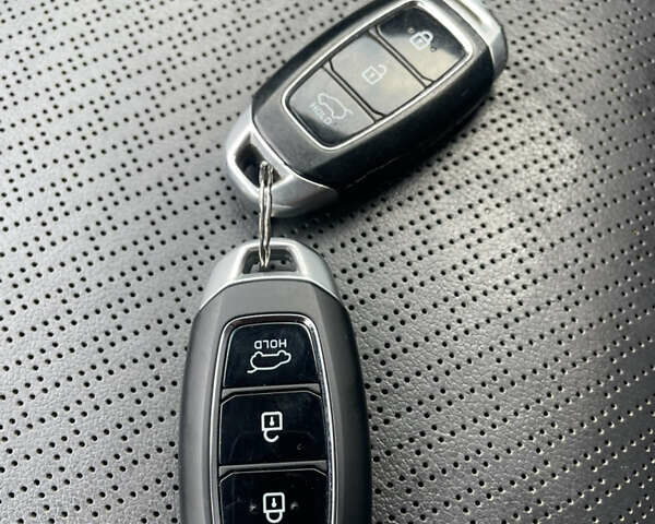 Белый Хендай Kona Electric, объемом двигателя 0 л и пробегом 117 тыс. км за 16500 $, фото 41 на Automoto.ua