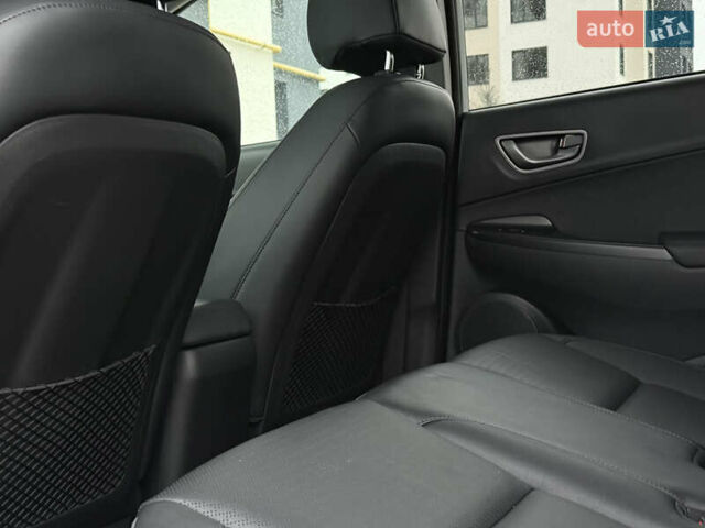 Белый Хендай Kona Electric, объемом двигателя 0 л и пробегом 98 тыс. км за 18999 $, фото 30 на Automoto.ua